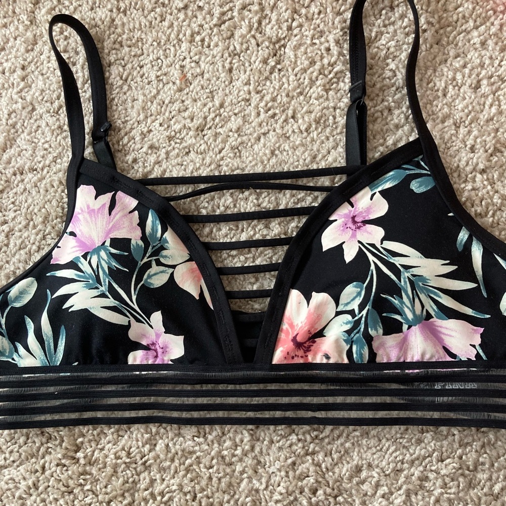 Pink Victoria Secret Ultimate lightly lined bra.